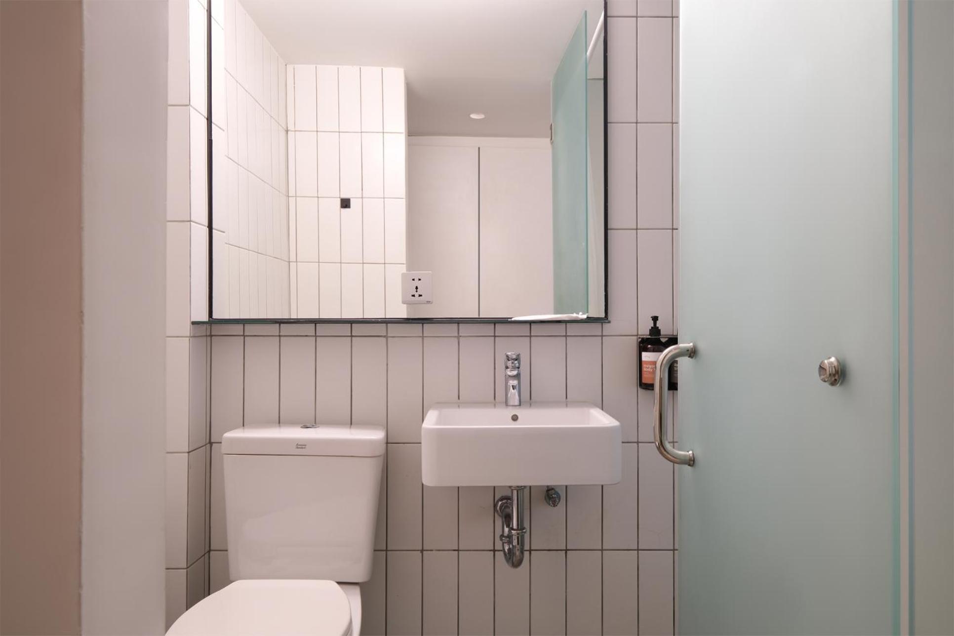 Teduh Simatupang Hotel Jakarta Bilik gambar